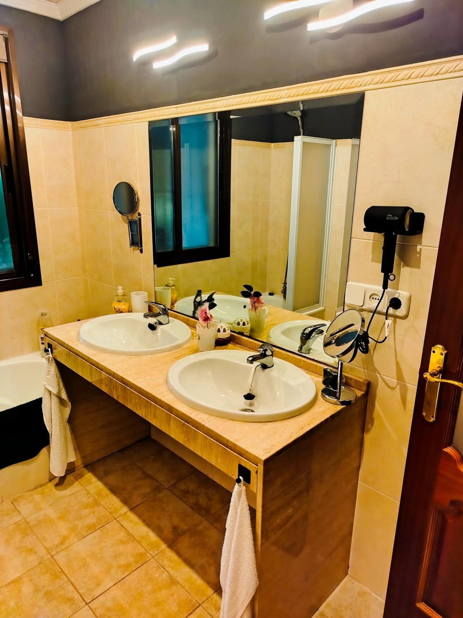 The Magic House Guest House El Puerto de Santa Maria Luaran gambar
